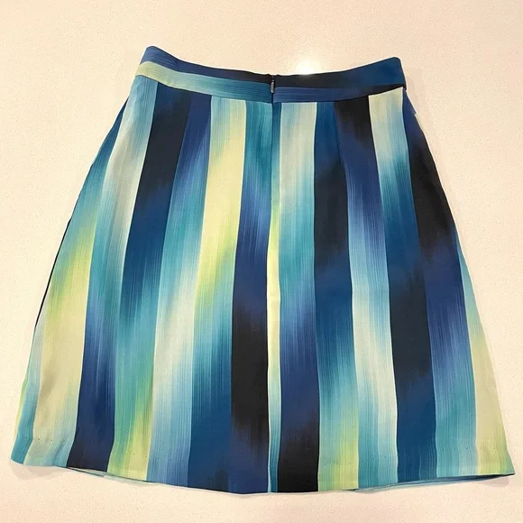 Trina Turk Blue & Green Gorgeous Knee Length Skirt! - Picture 4 of 6